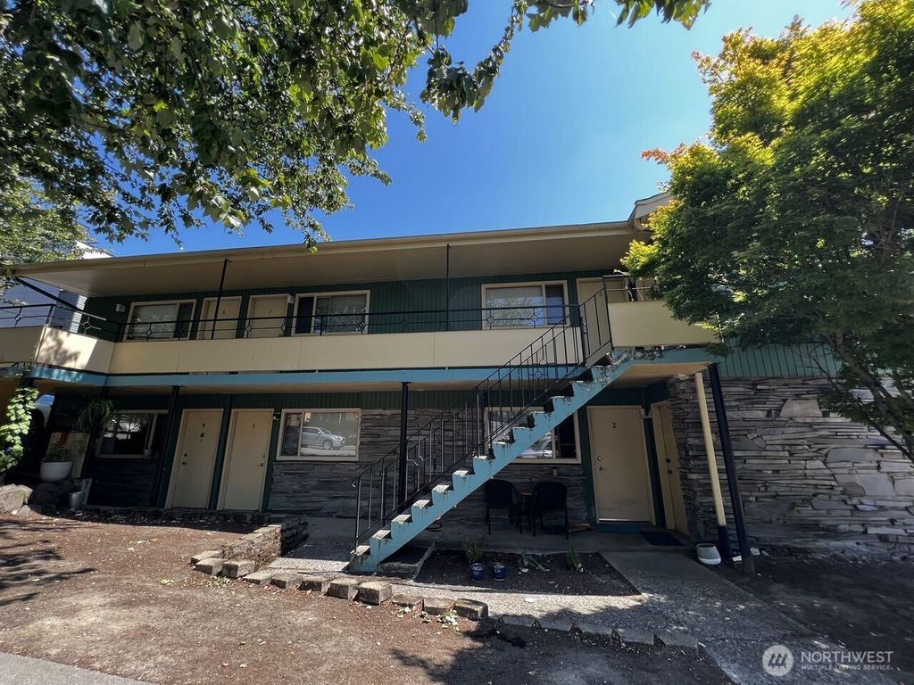 Photo of 4200 Fremont Avenue N, Seattle, WA 98103 (MLS # 2470126)