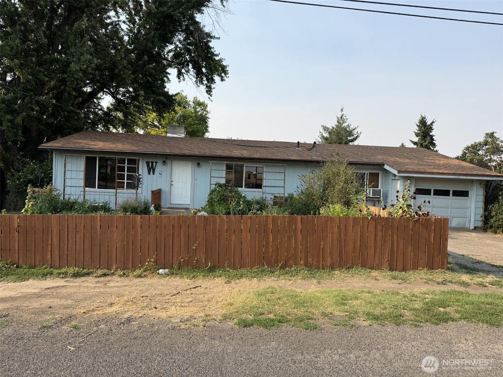 Photo of 956 Brickner Road, College Place, WA 99324 (MLS # 2555858)