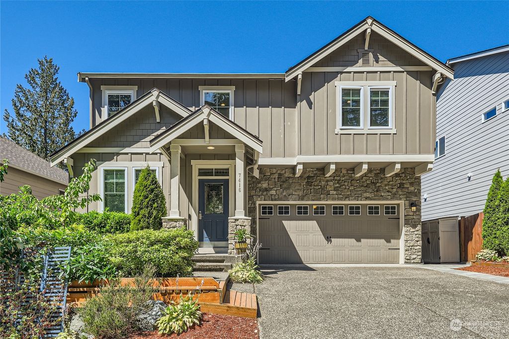 Photo of 7416 NE 166th Street, Kenmore, WA 98028 (MLS # 2265925)