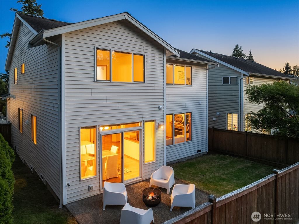 Photo of 7522 NE 204th Place, Kenmore, WA 98028 (MLS # 2402095)