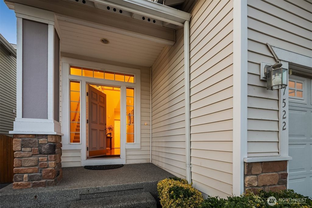 Photo of 7522 NE 204th Place, Kenmore, WA 98028 (MLS # 2402095)
