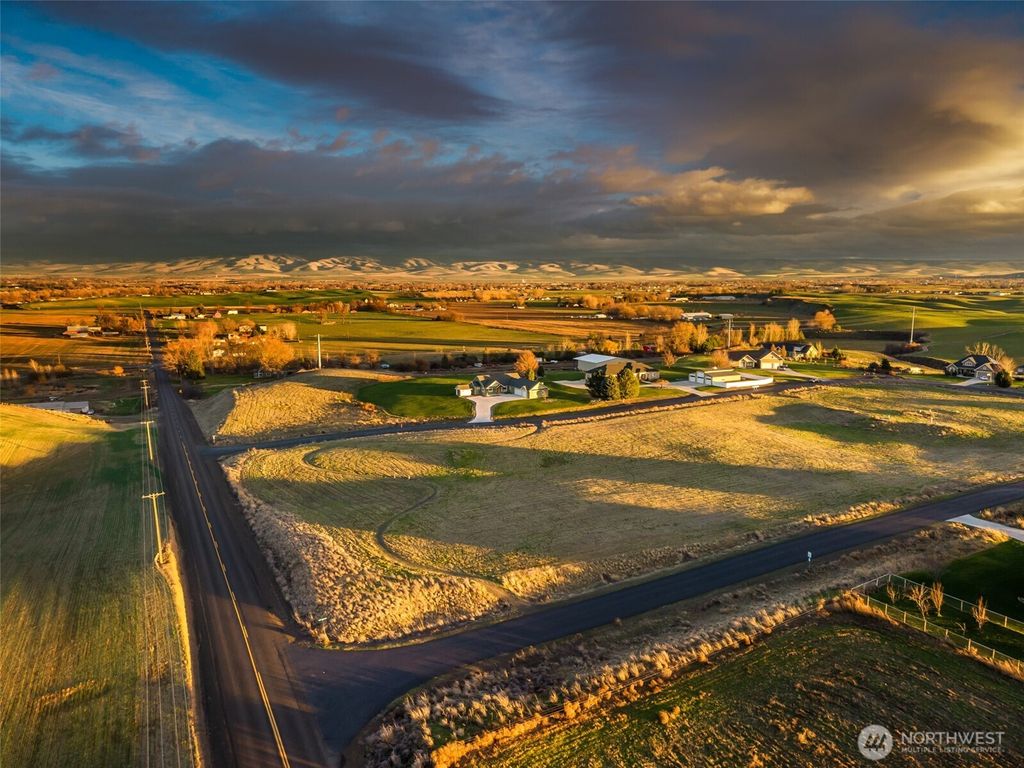 Photo of 0 TBD Bluff Haven Road Lot 12, Walla Walla, WA 99362 (MLS # 2463058)