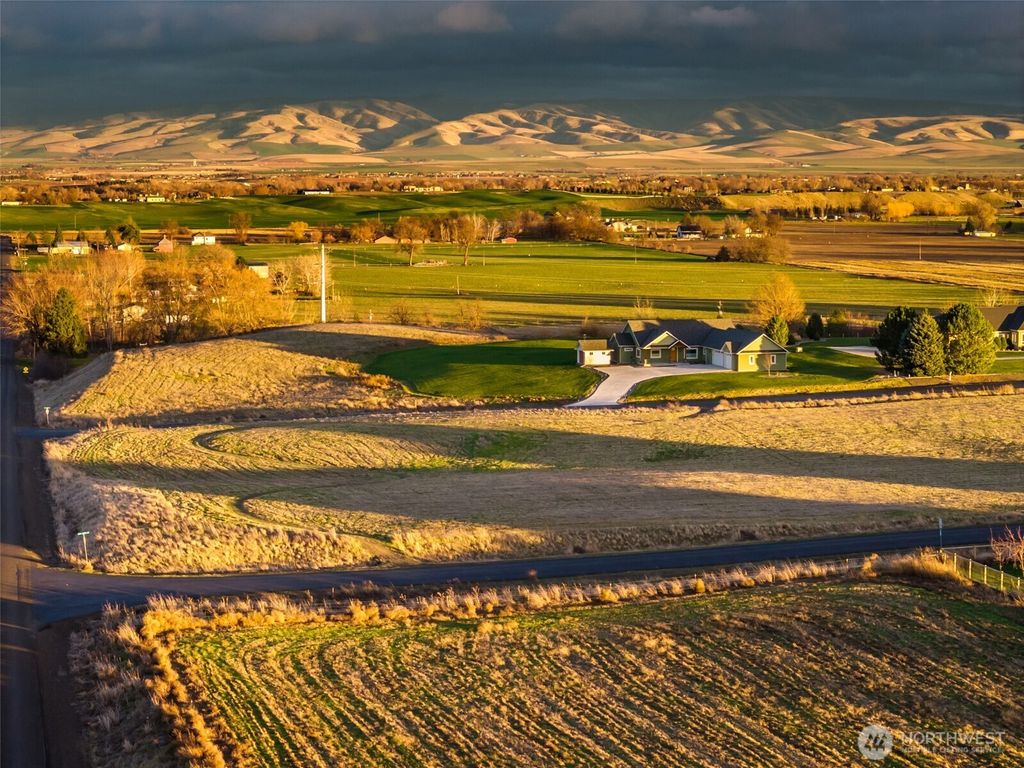 Photo of 0 TBD Bluff Haven Road Lot 12, Walla Walla, WA 99362 (MLS # 2463058)