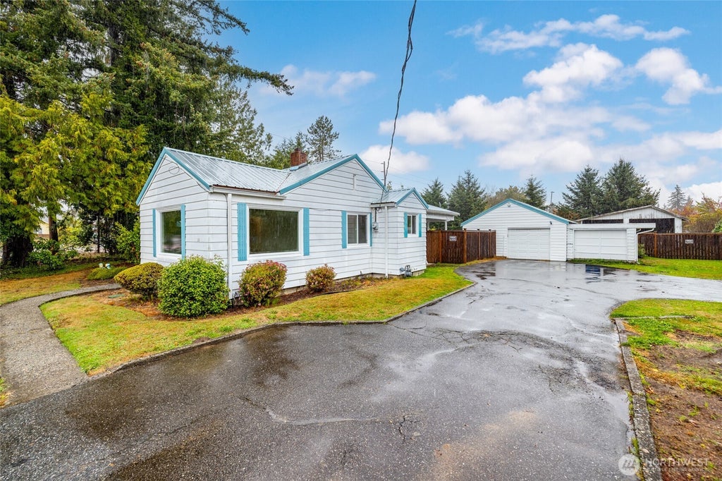 Photo of 305 N Township Street, Sedro Woolley, WA 98284 (MLS # 2589336)
