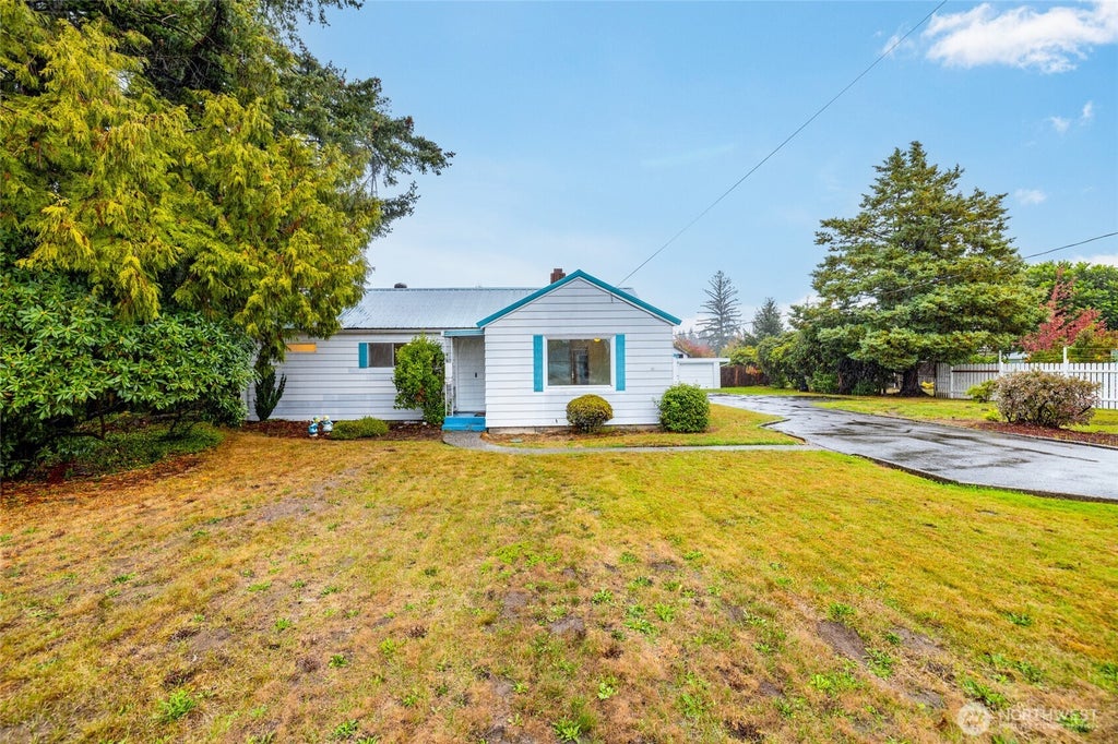Photo of 305 N Township Street, Sedro Woolley, WA 98284 (MLS # 2589336)