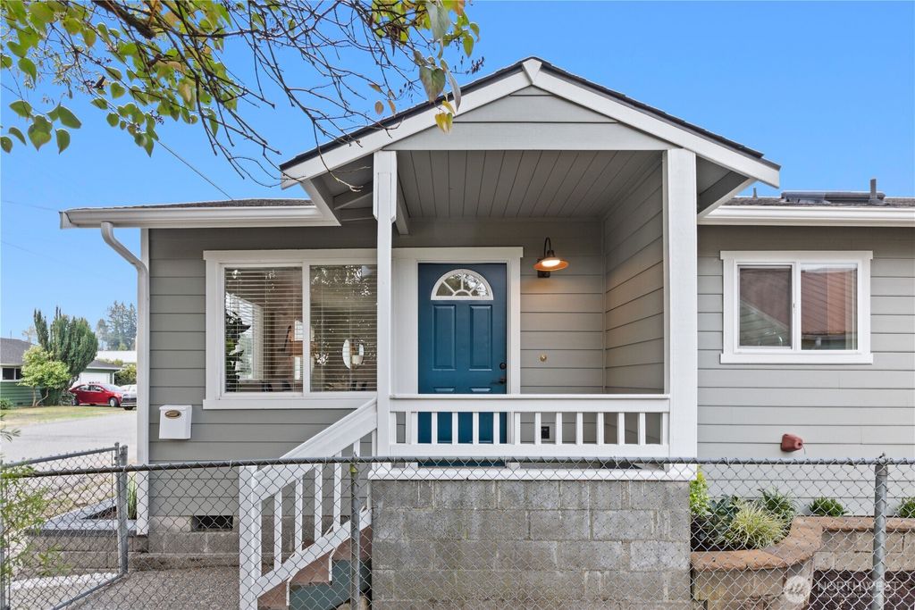 Photo of 400 6th Street, Snohomish, WA 98290 (MLS # 2435895)