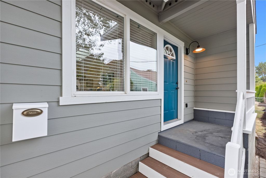Photo of 400 6th Street, Snohomish, WA 98290 (MLS # 2435895)
