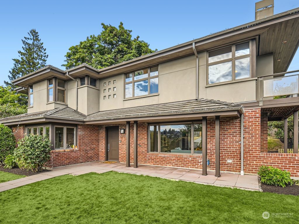 Photo of 5728 60th Avenue NE, Seattle, WA 98105 (MLS # 2158762)
