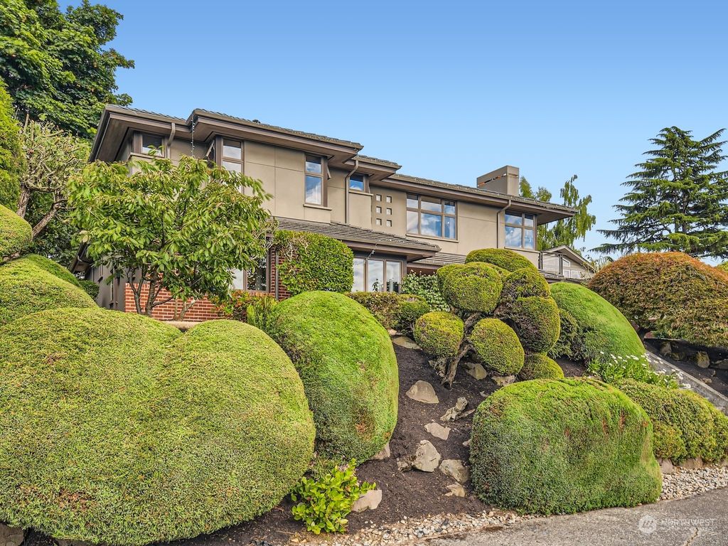 Photo of 5728 60th Avenue NE, Seattle, WA 98105 (MLS # 2158762)