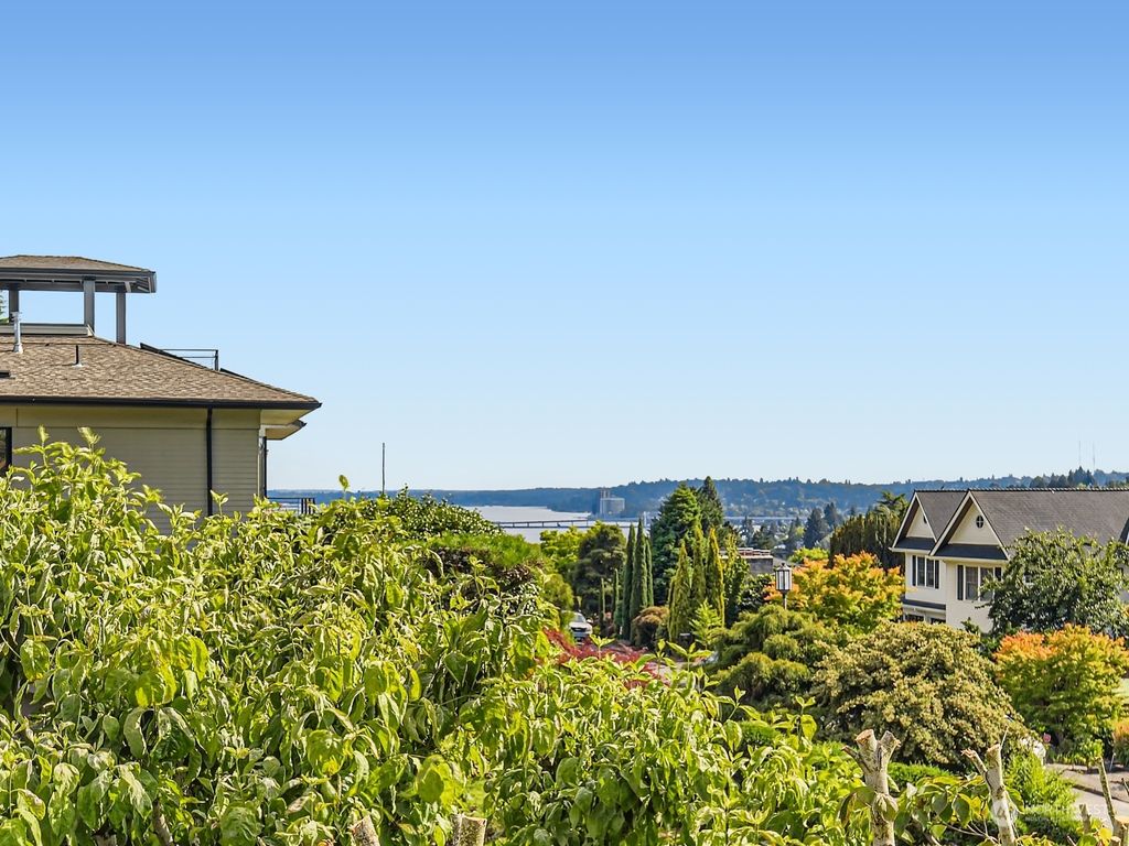 Photo of 5728 60th Avenue NE, Seattle, WA 98105 (MLS # 2158762)