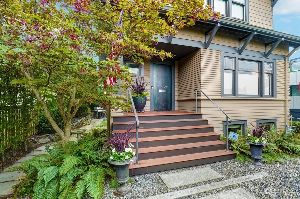 Photo of 811 W Blaine Street, Seattle, WA 98119 (MLS # 2007682)