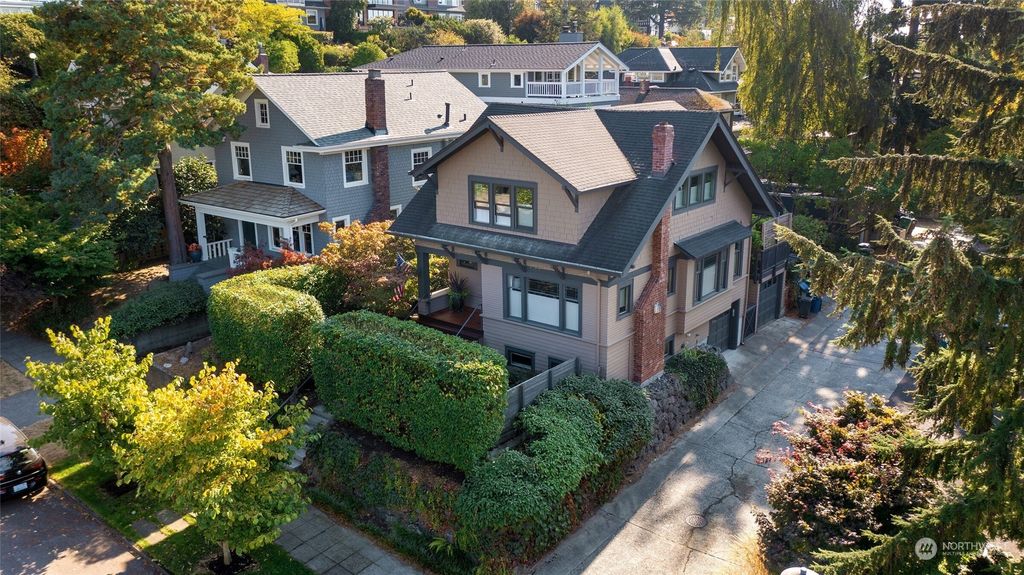 Photo of 811 W Blaine Street, Seattle, WA 98119 (MLS # 2007682)