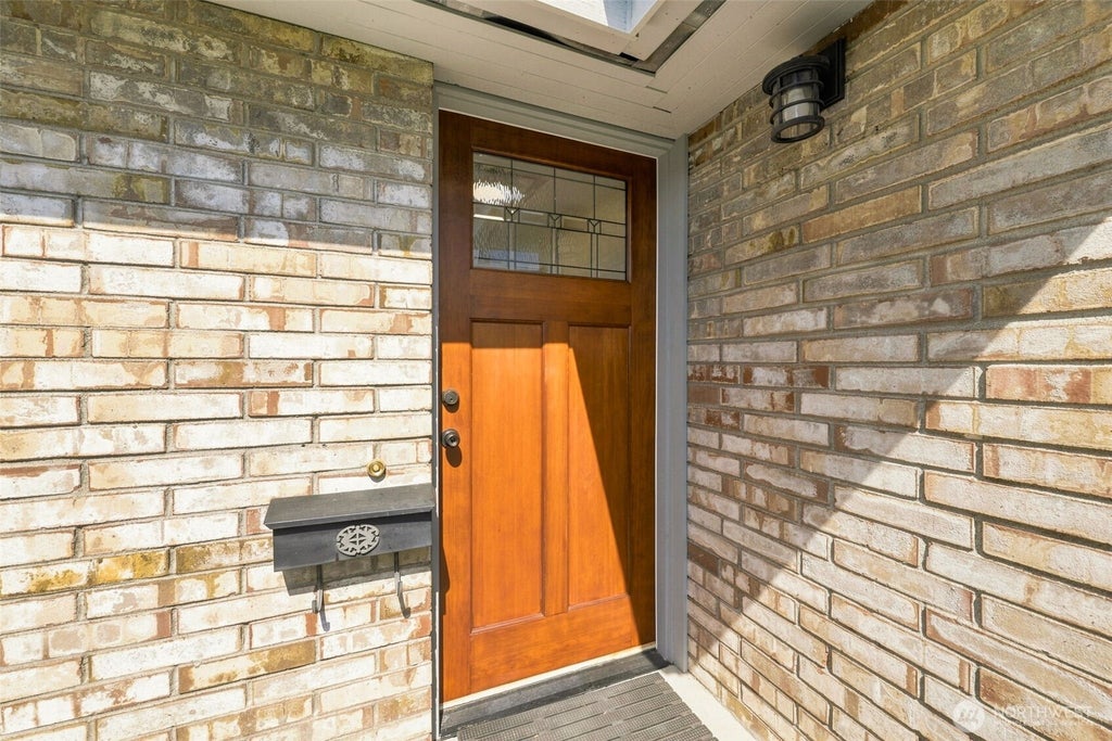 Photo of 7050 21st Avenue NE, Seattle, WA 98115 (MLS # 2572689)