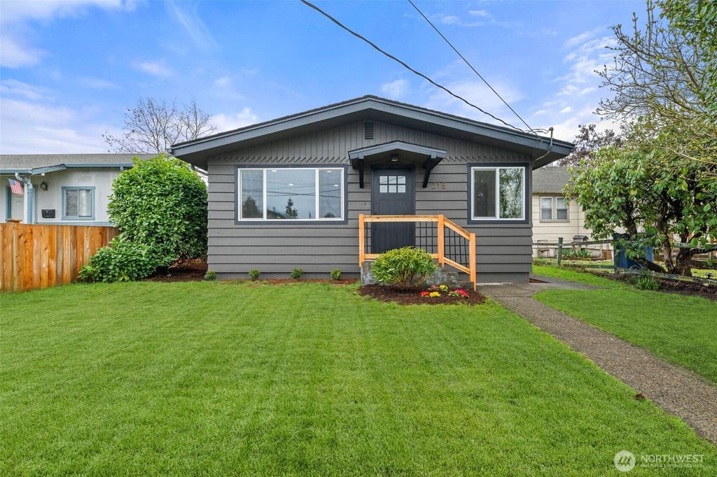 Photo of 218 14TH Street SE, Auburn, WA 98002 (MLS # 2493842)