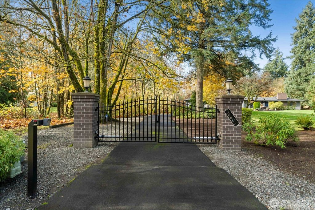 Photo of 36607 9th Avenue SW, Federal Way, WA 98023 (MLS # 2452070)