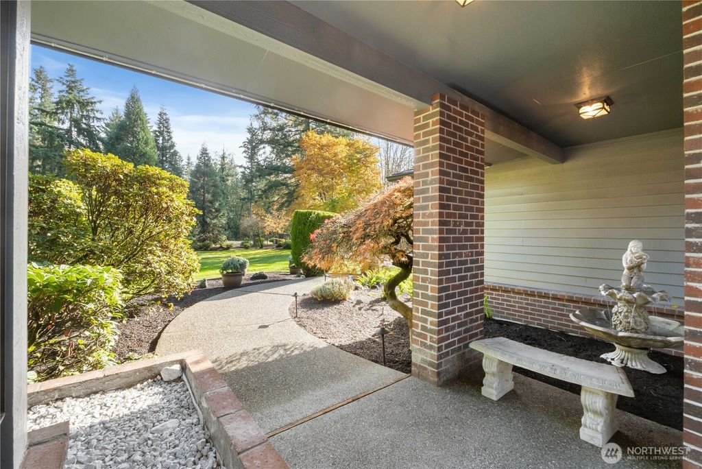Photo of 36607 9th Avenue SW, Federal Way, WA 98023 (MLS # 2452070)
