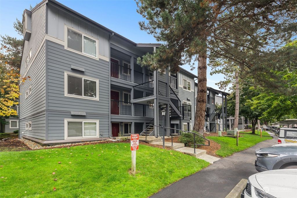 Photo of 11103 NE 124TH Lane #E118, Kirkland, WA 98034 (MLS # 2170917)