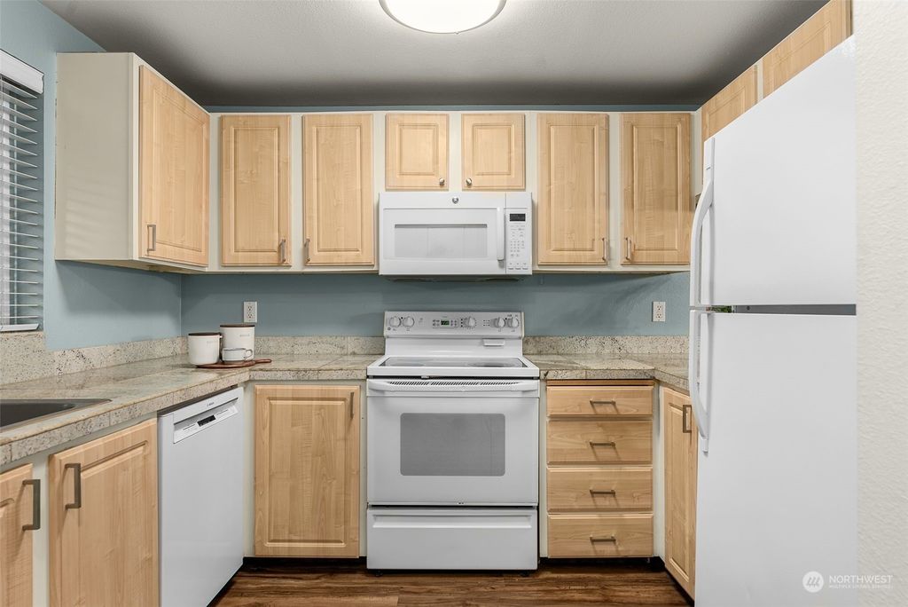 Photo of 11103 NE 124TH Lane #E118, Kirkland, WA 98034 (MLS # 2170917)