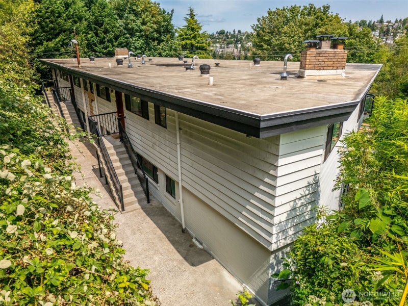 2515 Thorndyke Avenue W