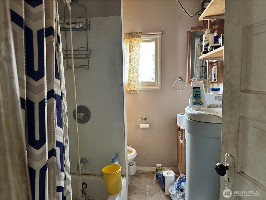 Photo of 404 2nd Avenue N, Okanogan, WA 98840 (MLS # 2490275)