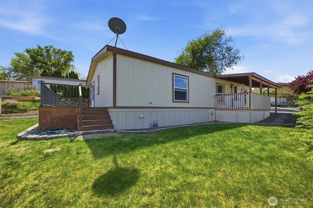 Photo of 49 Ridgecliff Drive, Richland, WA 99352 (MLS # 2509620)