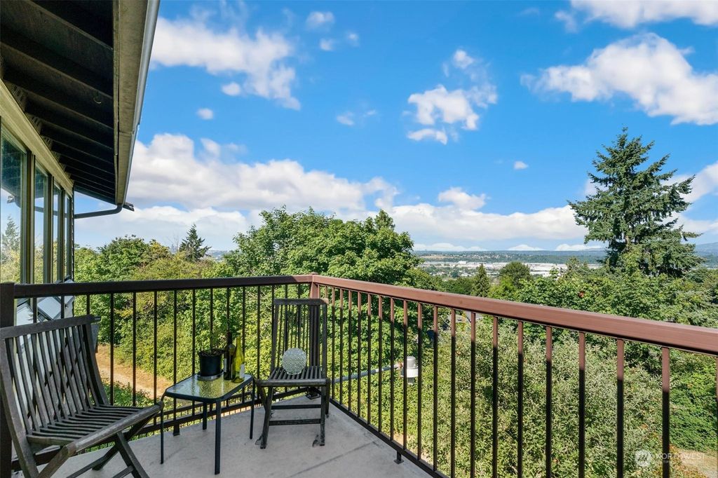 Photo of 10032 Occidental Avenue S, Seattle, WA 98168 (MLS # 2141470)