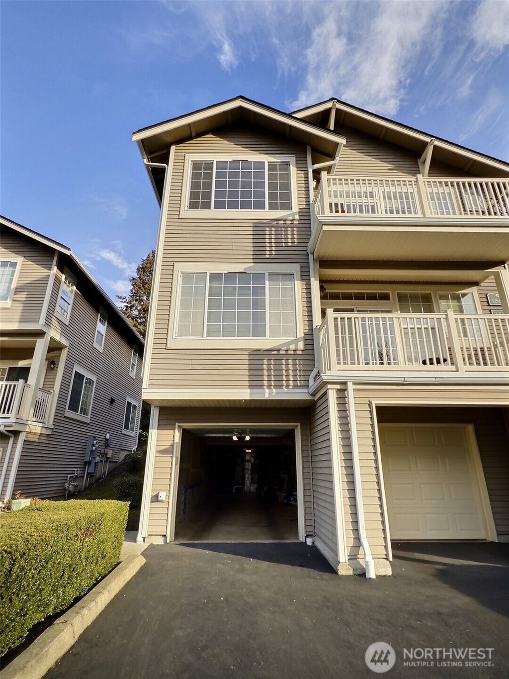 Photo of 18652 NE 55th Way, Redmond, WA 98052 (MLS # 2470435)