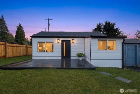 Photo of 1747 1/2 NE 147th St ST, Shoreline, WA 98155 (MLS # 2535712)