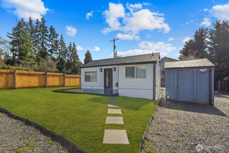 1747 NE 147th St