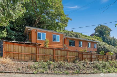 4320 Palatine Avenue N Seattle WA 98103