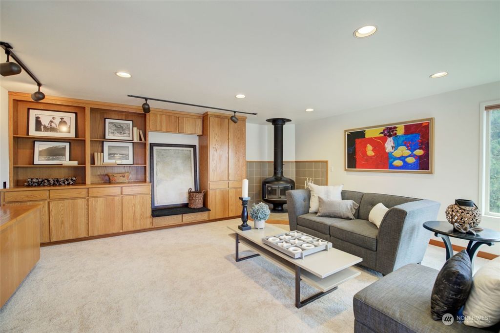 Photo of 6625 NE 130th Lane, Kirkland, WA 98034 (MLS # 2056882)