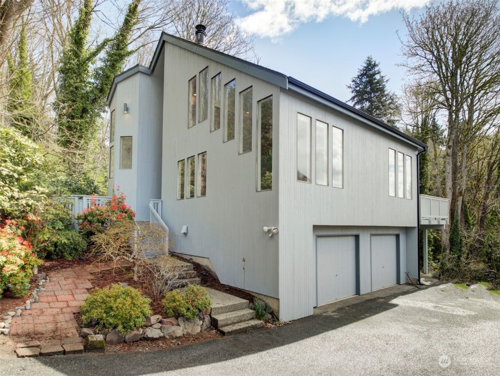 Photo of 6625 NE 130th Lane, Kirkland, WA 98034 (MLS # 2056882)