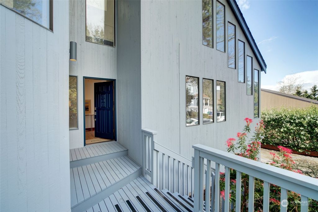 Photo of 6625 NE 130th Lane, Kirkland, WA 98034 (MLS # 2056882)