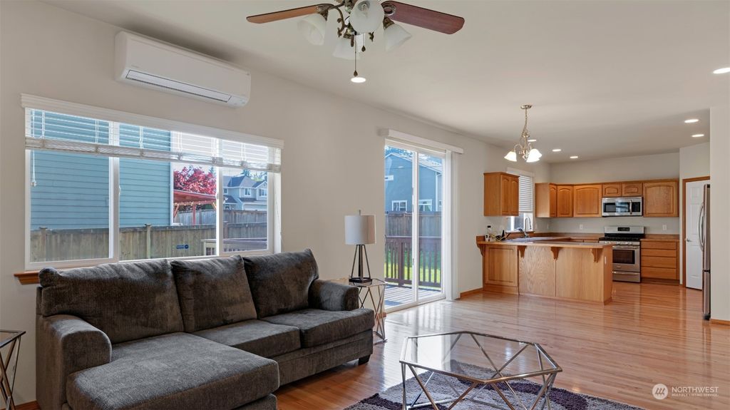 listing image 9366641362420820329