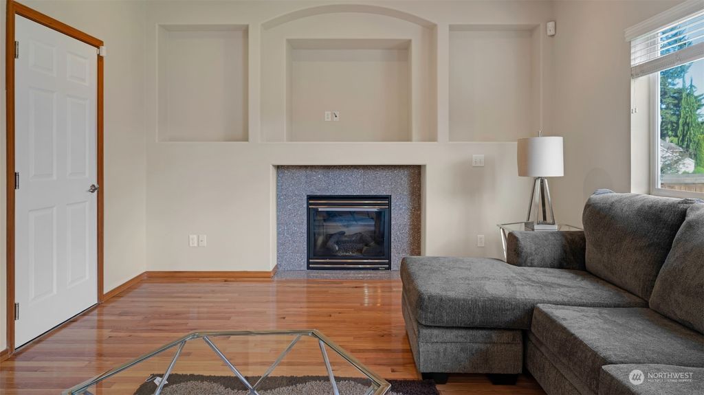 listing image 9368321105584943724