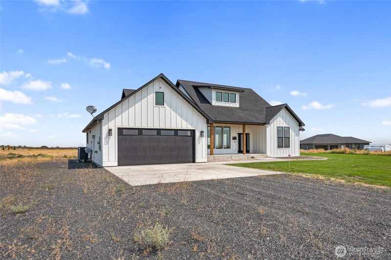 215 SE Desert Hills Loop
