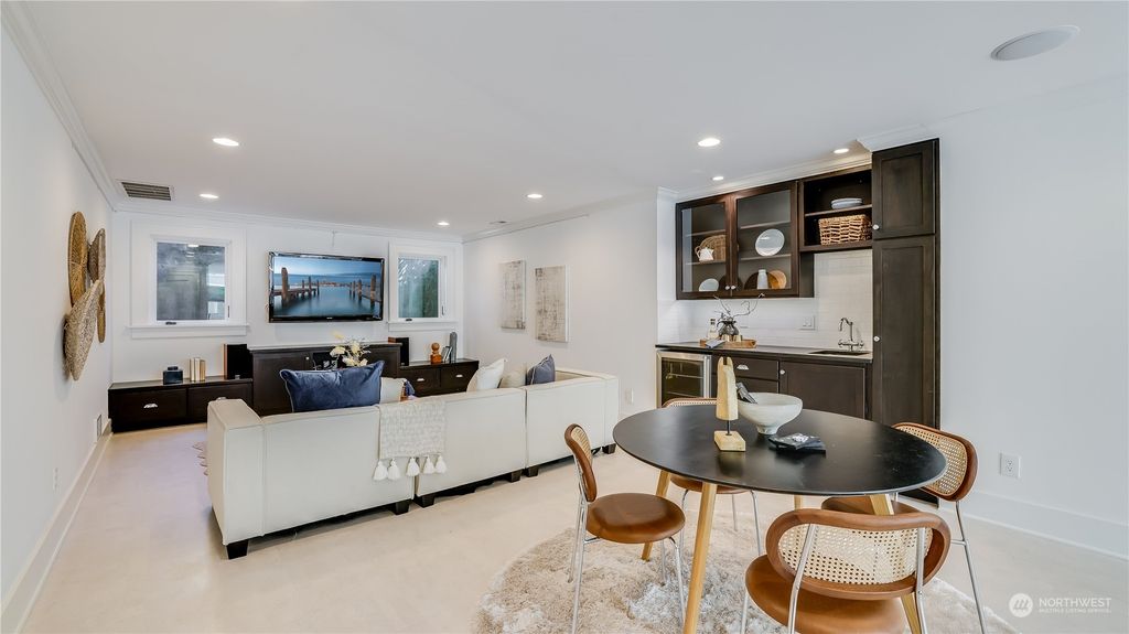 listing image 9363402981594130939