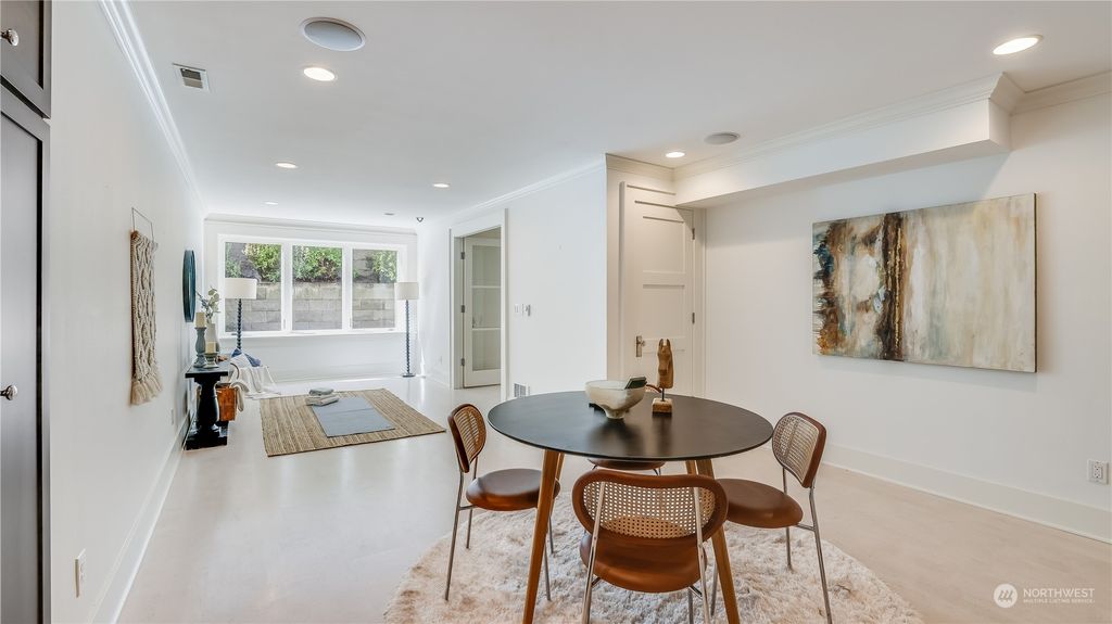 listing image 9367507168002779092