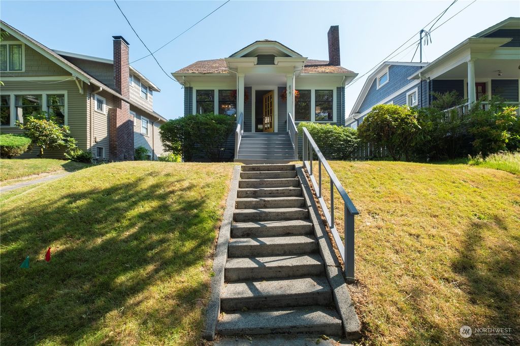 Photo of 827 W Fulton Street, Seattle, WA 98119 (MLS # 2153521)