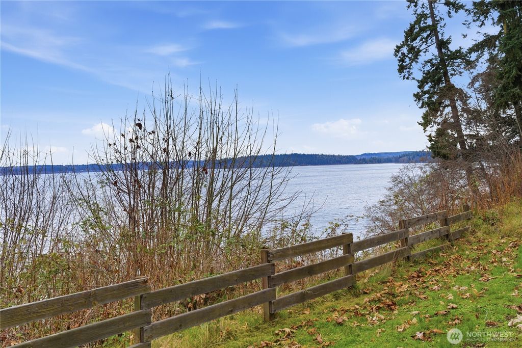 Photo of 610 Tala Shore Drive, Port Ludlow, WA 98365 (MLS # 2476811)