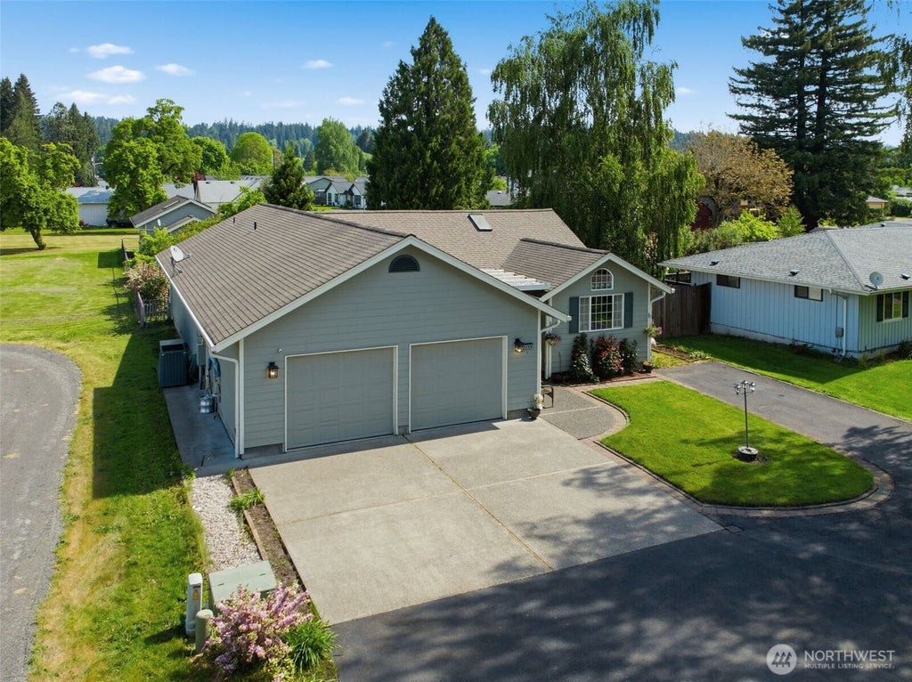 Photo of 3206 Olympia Way, Longview, WA 98632 (MLS # 2584934)