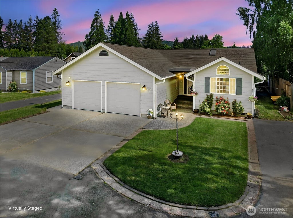 Photo of 3206 Olympia Way, Longview, WA 98632 (MLS # 2584934)