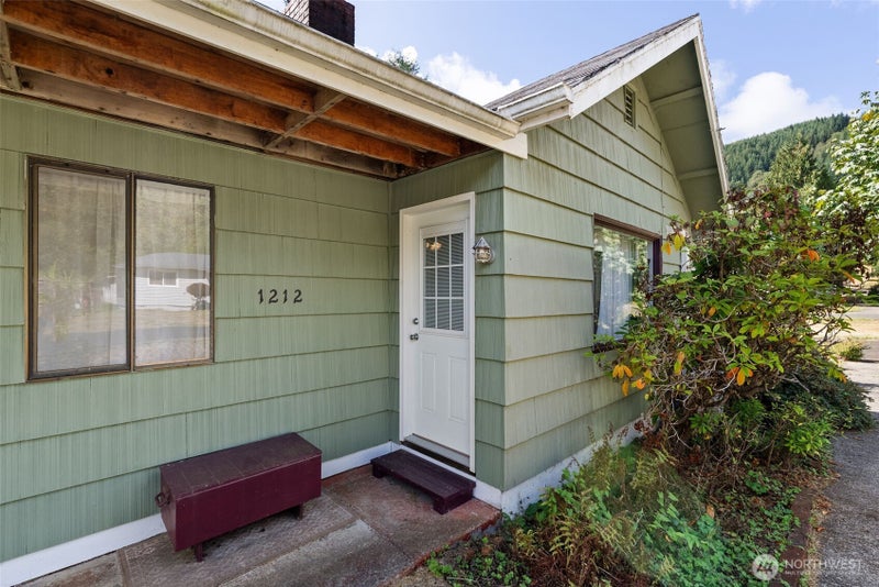 1212 Riddell Street