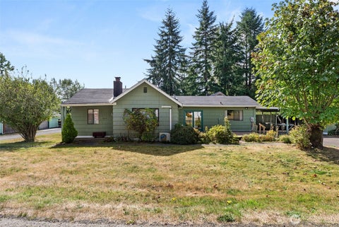 Photo of 1212 Riddell Street, Raymond, WA 98577 (MLS # 2586352)