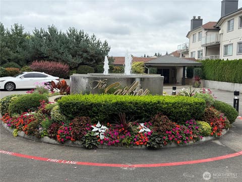 Photo of 2760 76th Avenue SE #302, Mercer Island, WA 98040 (MLS # 2573226)