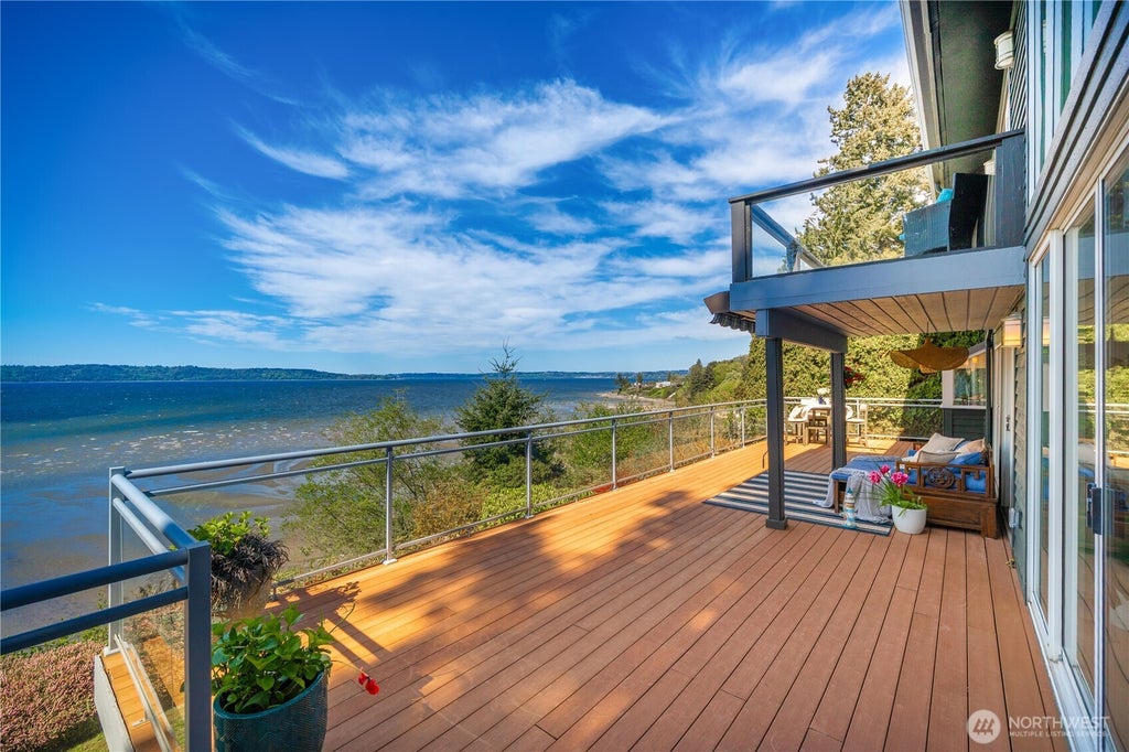 Photo of 3626 SW Dash Point Road, Federal Way, WA 98023 (MLS # 2568784)