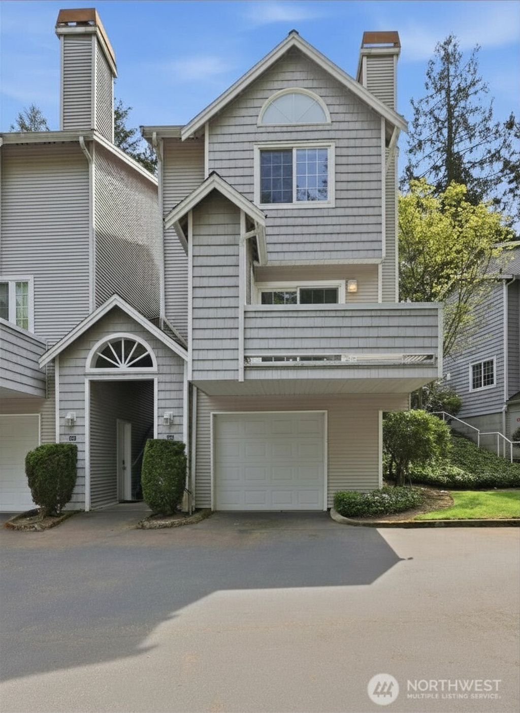 Photo of 601 12th Avenue NW #D4, Issaquah, WA 98027 (MLS # 2520000)