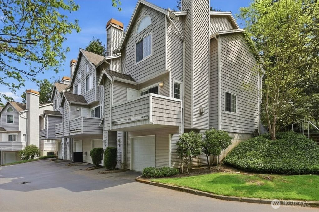 Photo of 601 12th Avenue NW #D4, Issaquah, WA 98027 (MLS # 2520000)