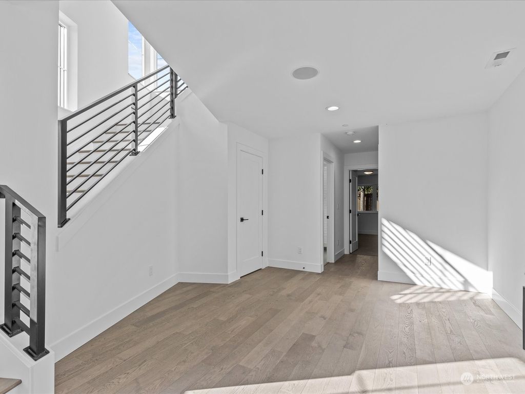 Photo of 10512 SE 10th Lane, Bellevue, WA 98004 (MLS # 2060167)