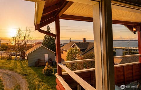 Photo of 522 12th Street, Bellingham, WA 98225 (MLS # 2560051)